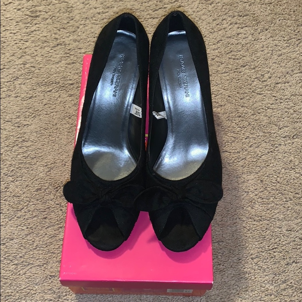 Isaac Mizrahi faux suede peep toe pumps